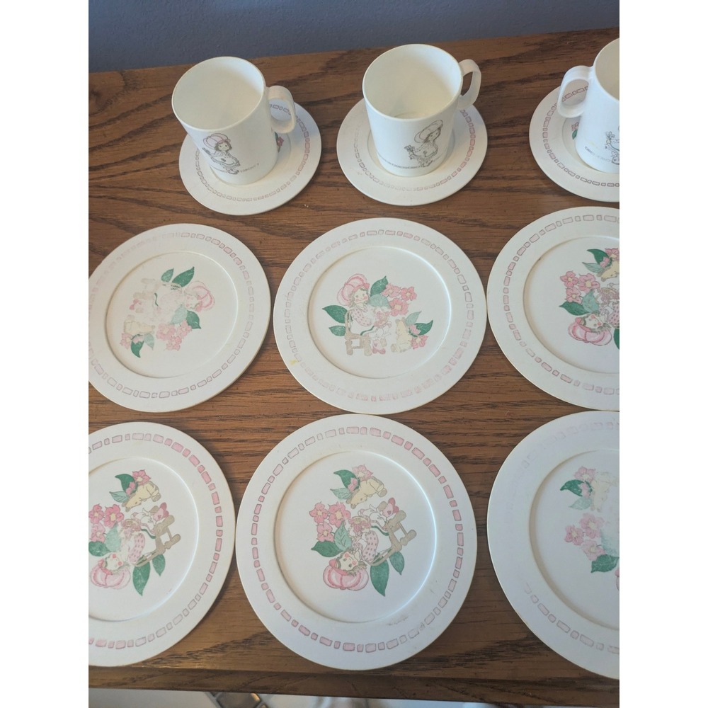 Vintage Chilton Globe Strawberry Shortcake Plastic Tea Set Plates Mugs‎ 14pc Lot